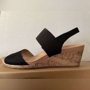 LIFESTRIDE Canvas open toe wedge with elastic band and a 2.5” cork covered heel.